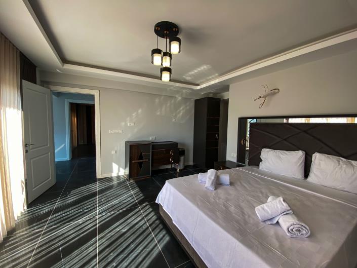 Image No.10-4 Bed Villa for sale