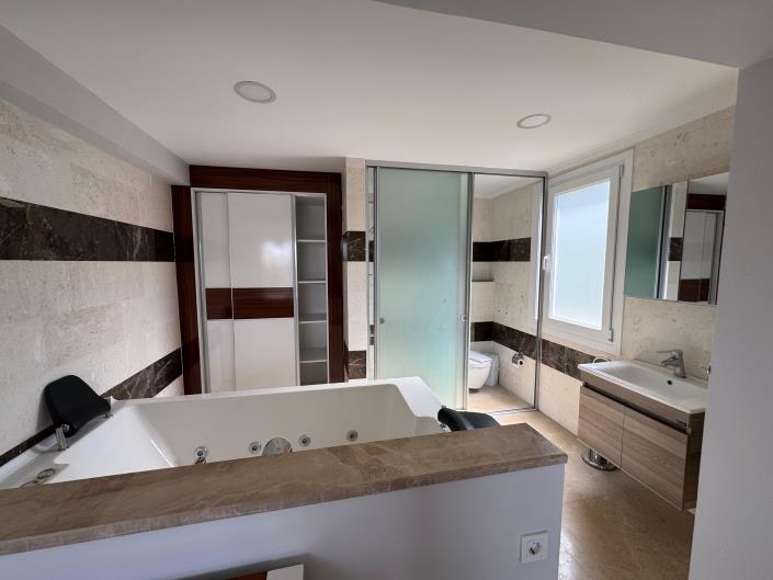 Image No.35-4 Bed Villa for sale