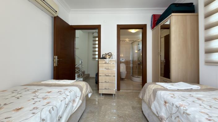 Image No.34-5 Bed Villa for sale