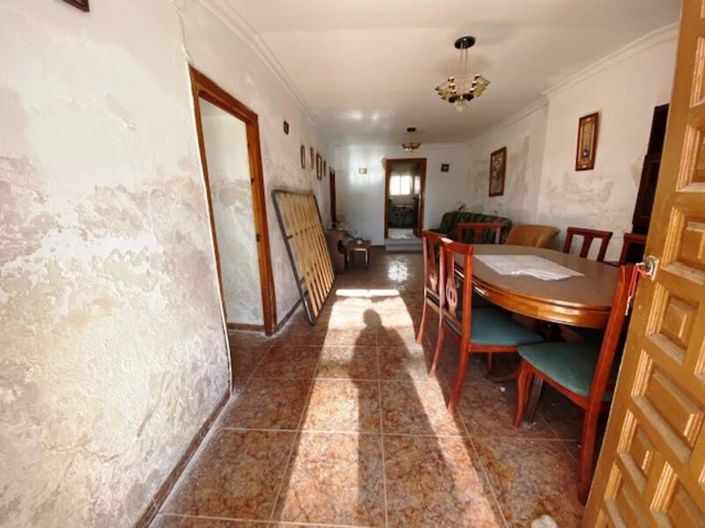 Image No.3-3 Bed Property for sale