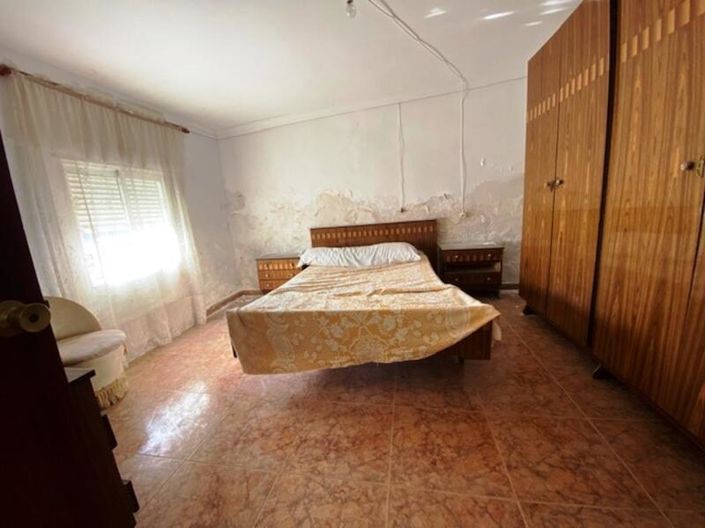 Image No.5-3 Bed Property for sale