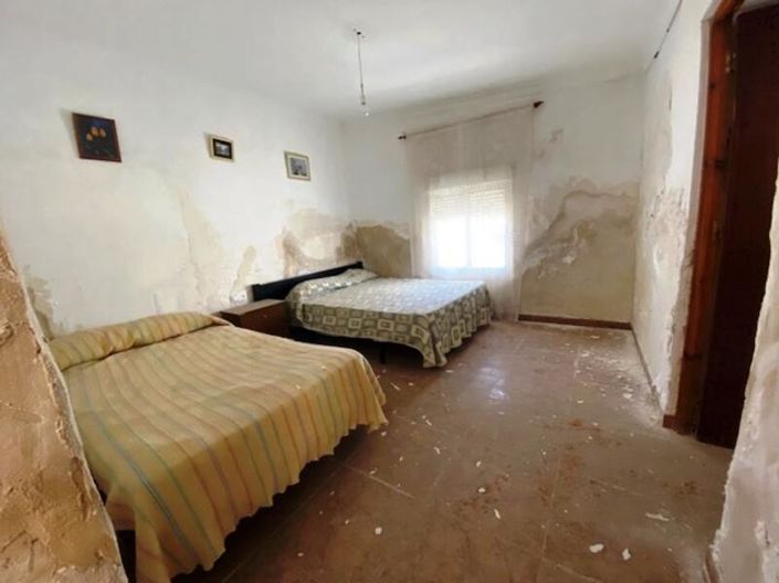 Image No.6-3 Bed Property for sale