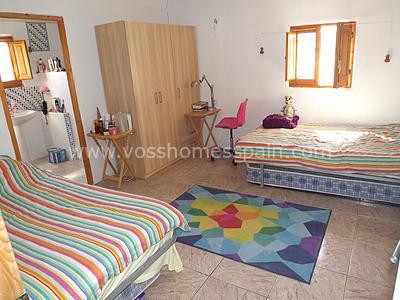 Image No.5-4 Bed Property for sale