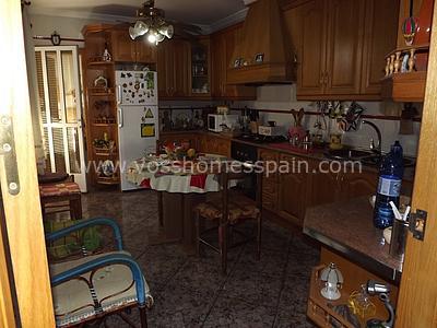 Image No.8-5 Bed Commercial for sale