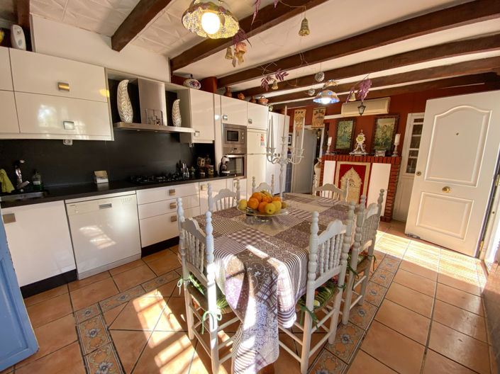 Image No.16-4 Bed Property for sale