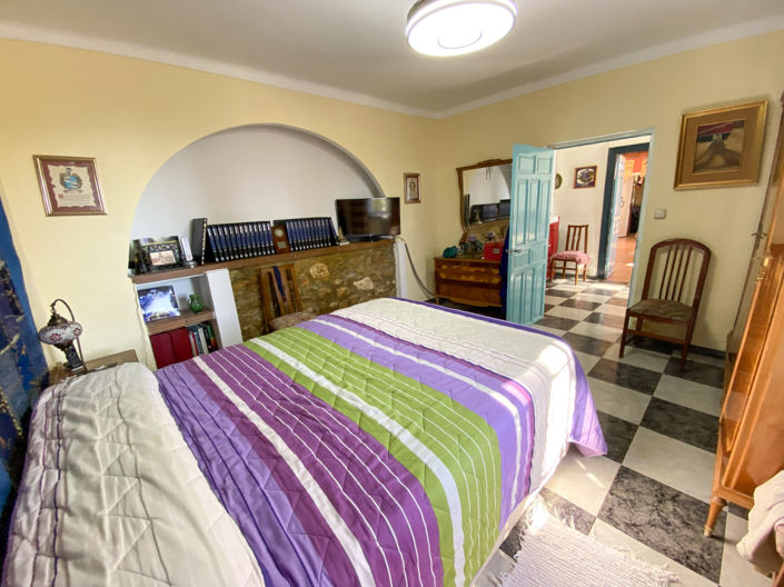 Image No.17-4 Bed Property for sale