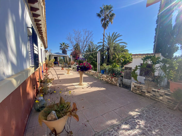 Image No.4-4 Bed Property for sale