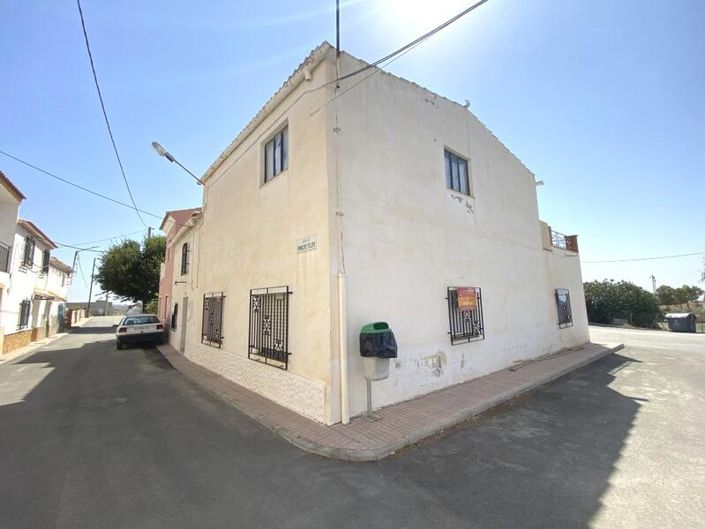 Image No.2-4 Bed Property for sale