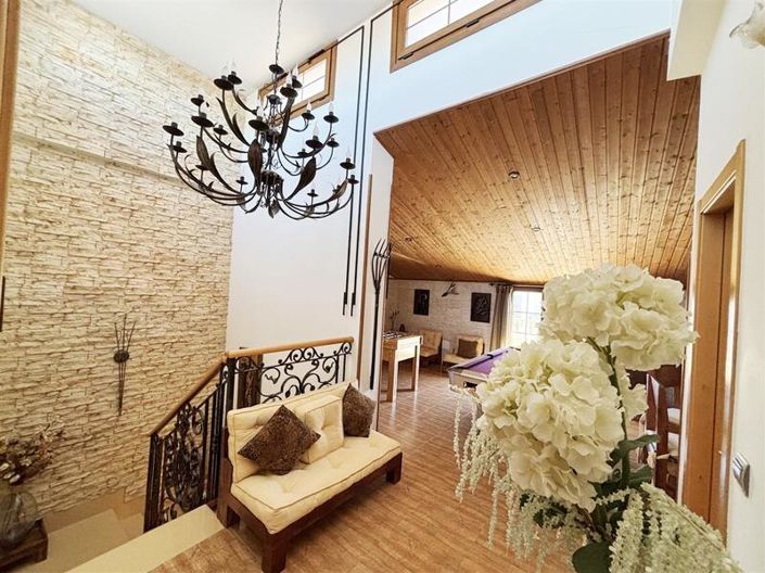 Image No.3-7 Bed Villa for sale