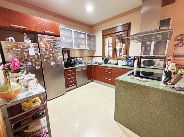 Image No.9-7 Bed Villa for sale