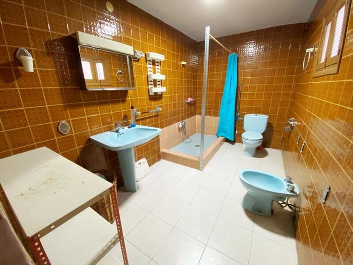 Image No.13-6 Bed Property for sale