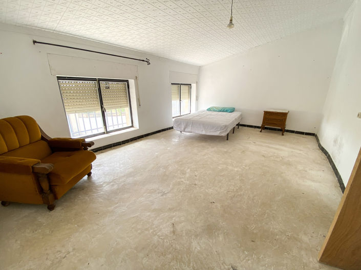 Image No.18-6 Bed Property for sale