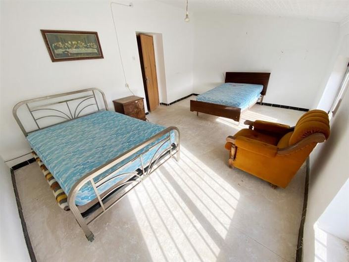 Image No.18-6 Bed Property for sale