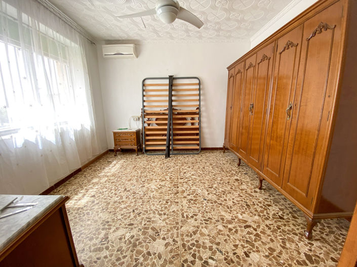 Image No.21-6 Bed Property for sale