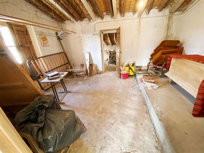 Image No.24-6 Bed Property for sale