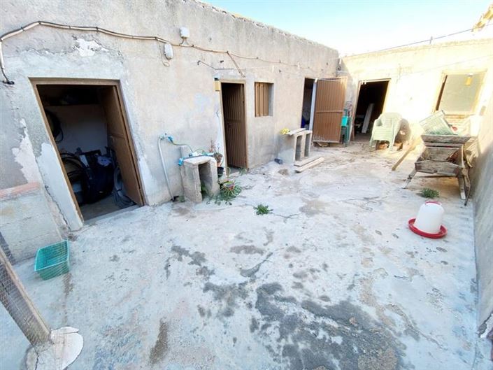 Image No.31-6 Bed Property for sale