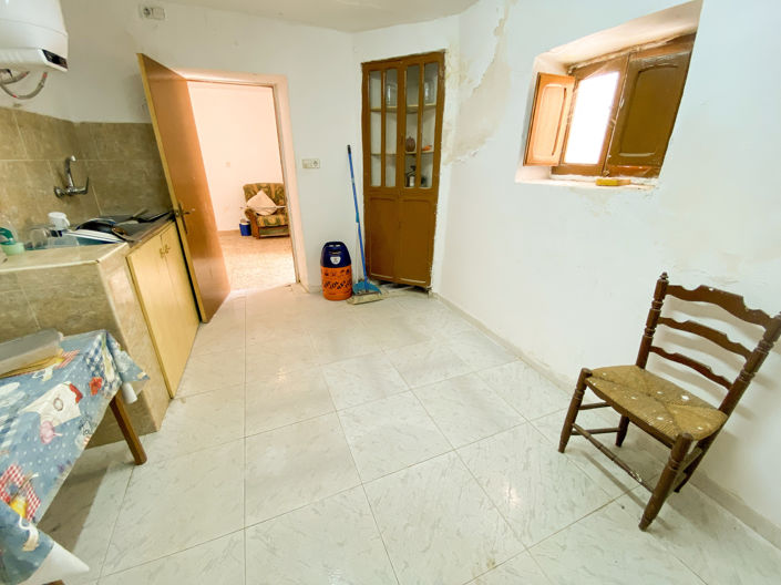 Image No.37-6 Bed Property for sale