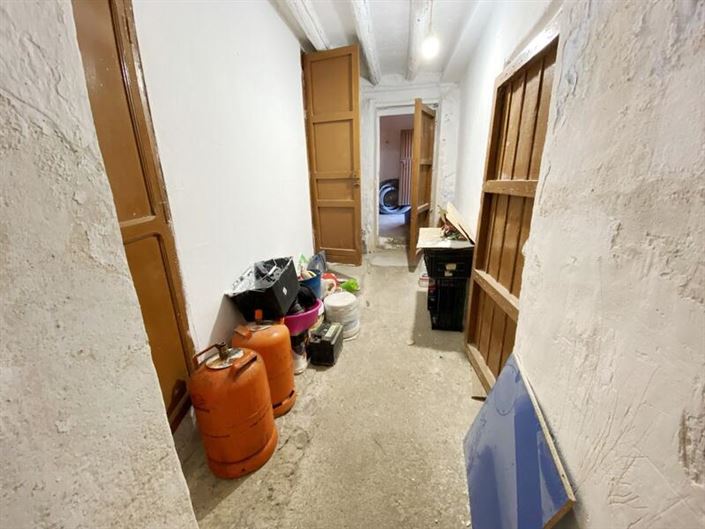 Image No.39-6 Bed Property for sale