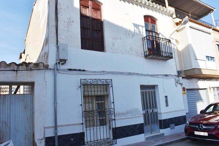 Image No.2-4 Bed Property for sale