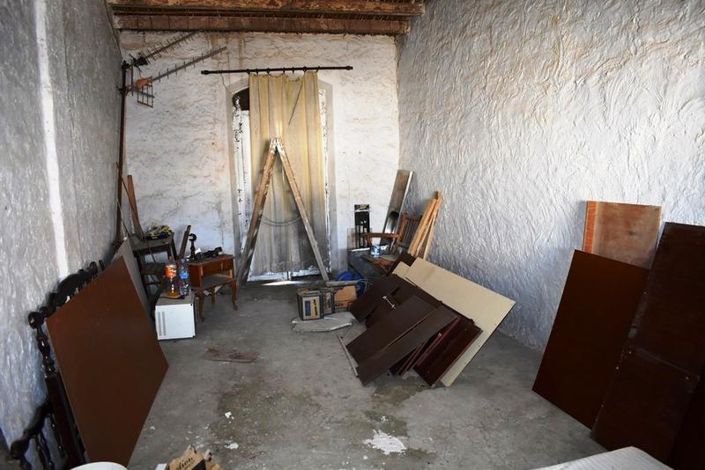 Image No.8-4 Bed Property for sale