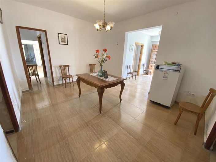 Image No.13-3 Bed Property for sale