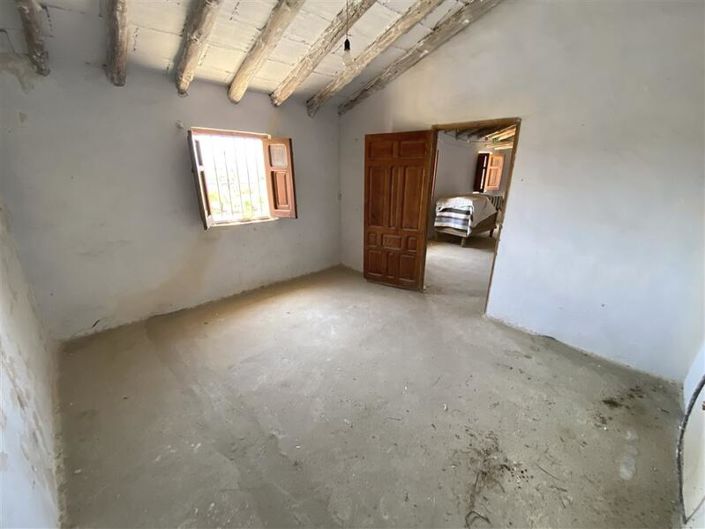 Image No.28-3 Bed Property for sale