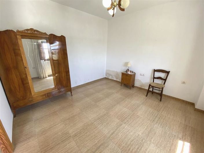 Image No.6-3 Bed Property for sale