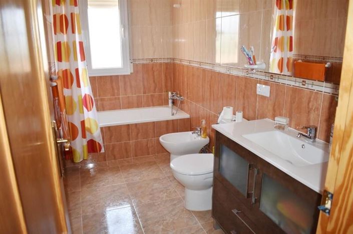 Image No.20-4 Bed Property for sale