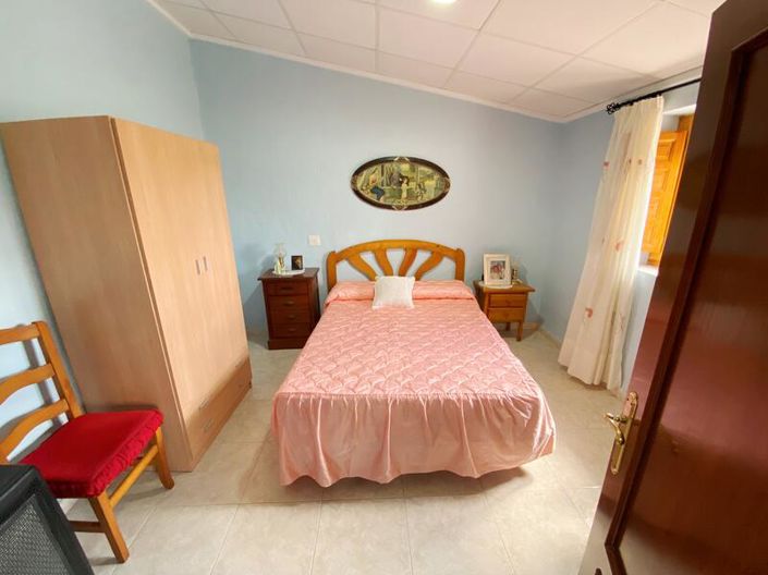 Image No.8-3 Bed Property for sale