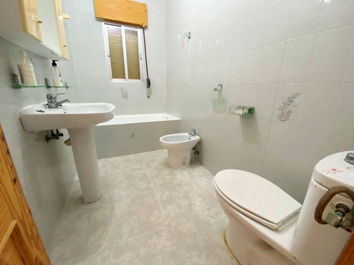 Image No.12-3 Bed Property for sale