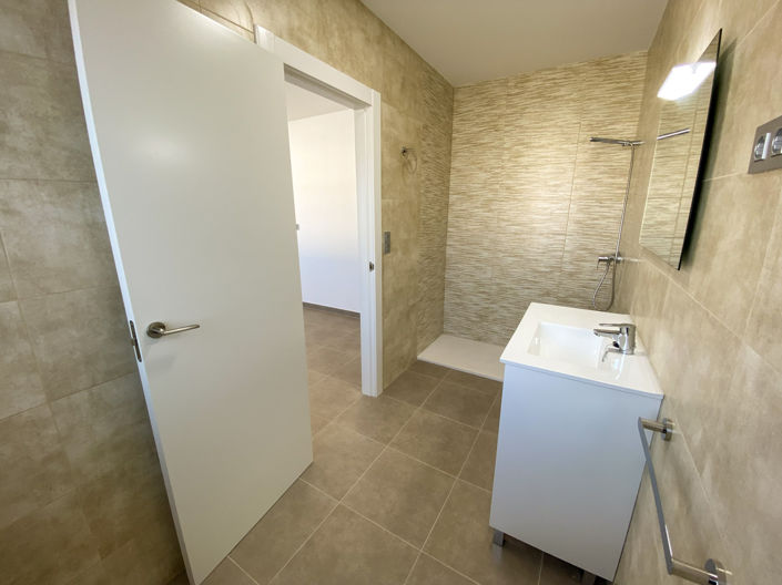 Image No.25-3 Bed Villa for sale