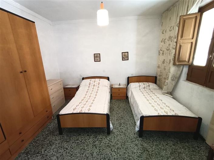 Image No.11-3 Bed Property for sale