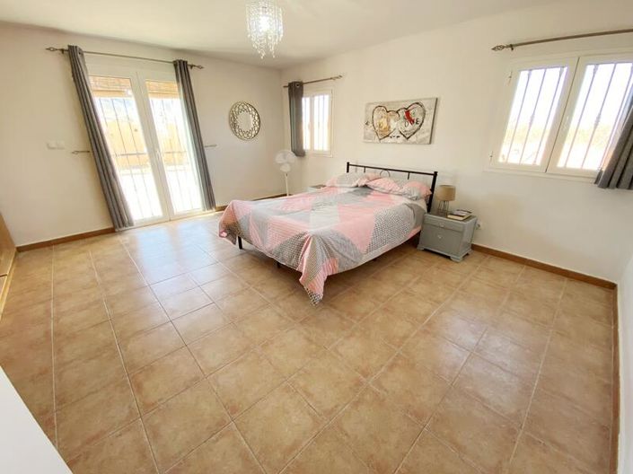 Image No.11-3 Bed Property for sale