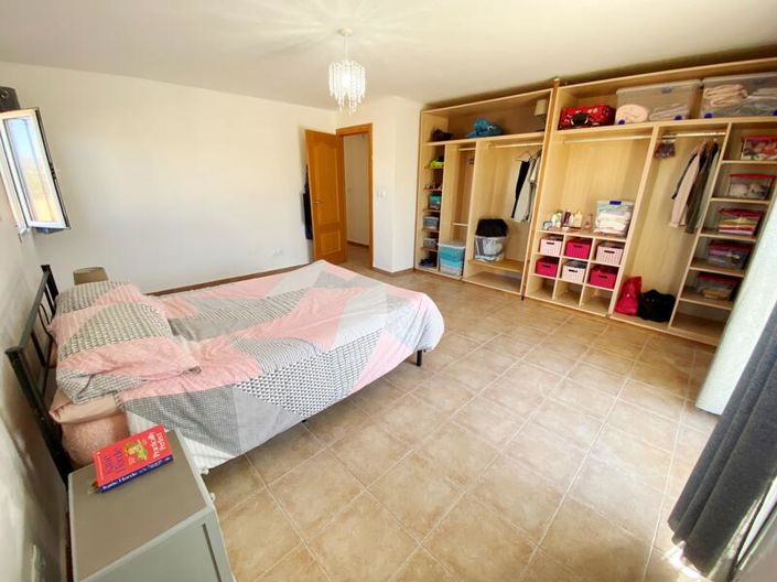 Image No.12-3 Bed Property for sale