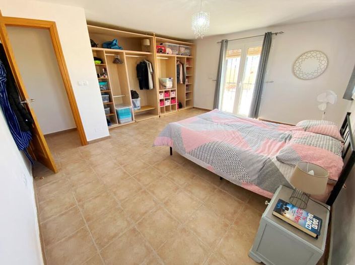 Image No.13-3 Bed Property for sale