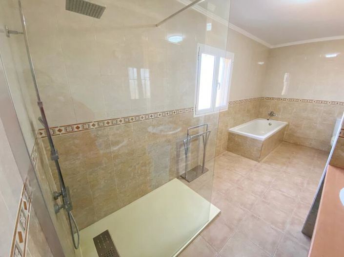 Image No.21-3 Bed Property for sale