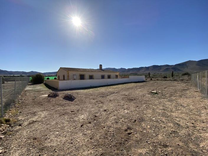 Image No.30-3 Bed Property for sale