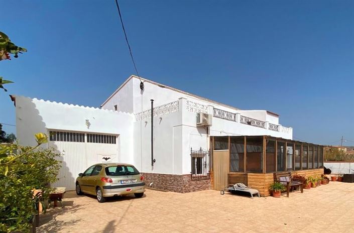 Image No.1-5 Bed Property for sale