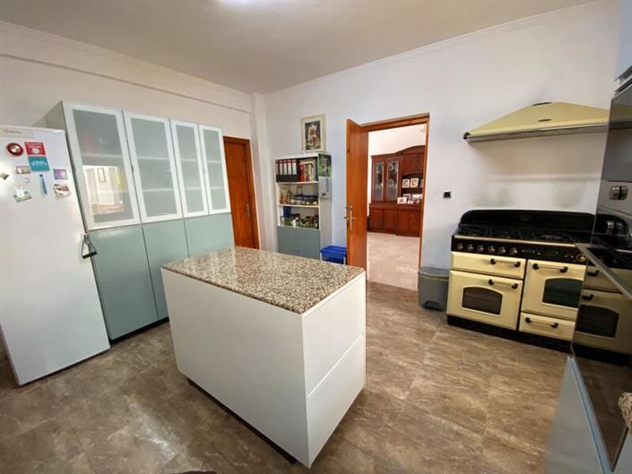 Image No.11-5 Bed Property for sale