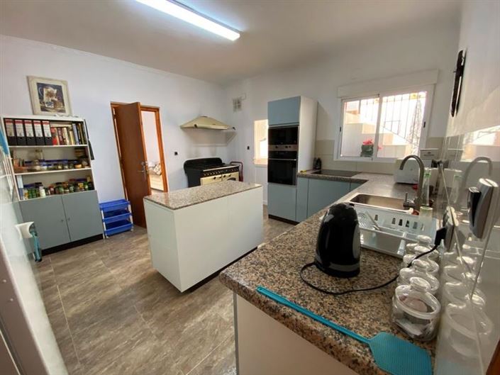 Image No.12-5 Bed Property for sale