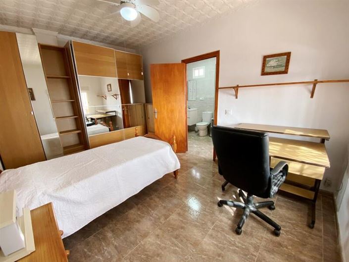 Image No.19-5 Bed Property for sale