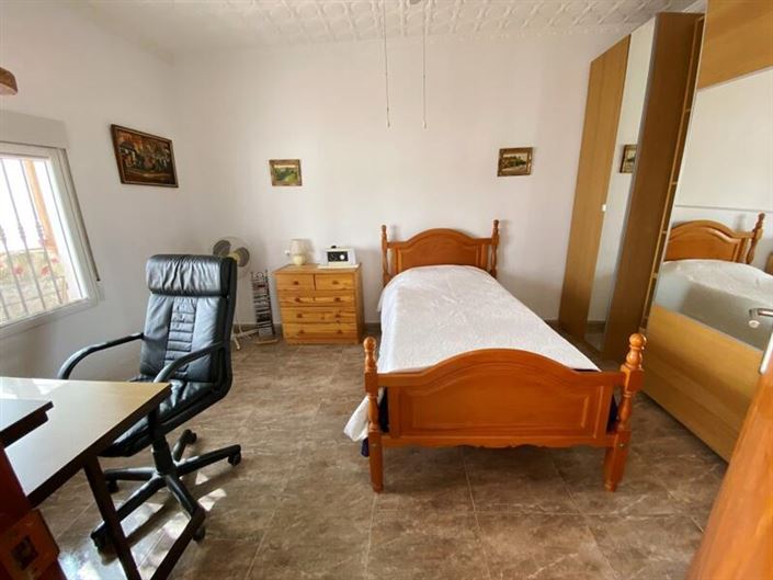 Image No.20-5 Bed Property for sale