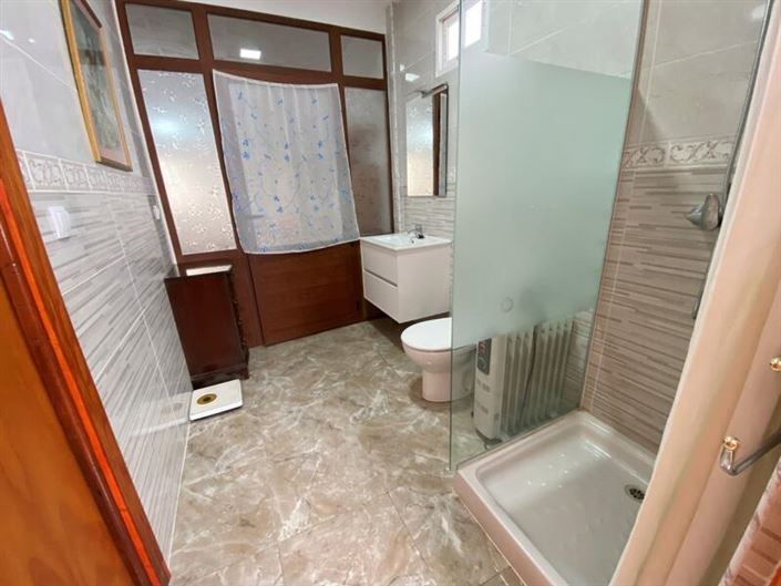 Image No.21-5 Bed Property for sale