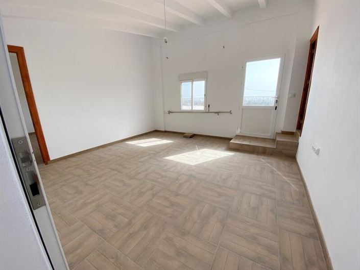 Image No.28-5 Bed Property for sale