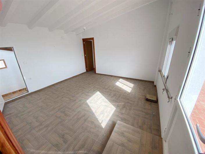 Image No.29-5 Bed Property for sale