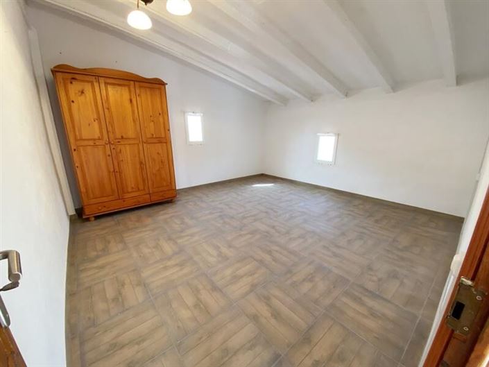 Image No.30-5 Bed Property for sale