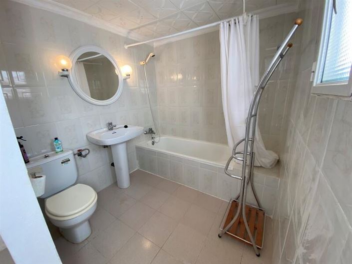 Image No.33-5 Bed Property for sale