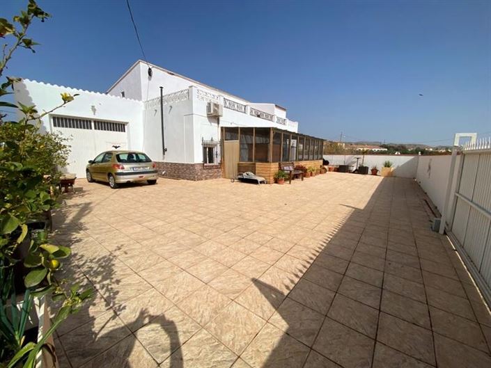 Image No.1-5 Bed Property for sale