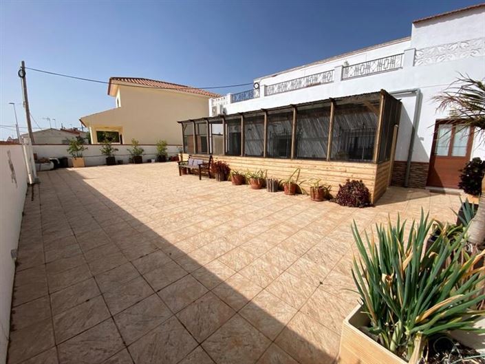 Image No.1-5 Bed Property for sale