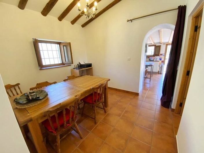 Image No.18-9 Bed Property for sale